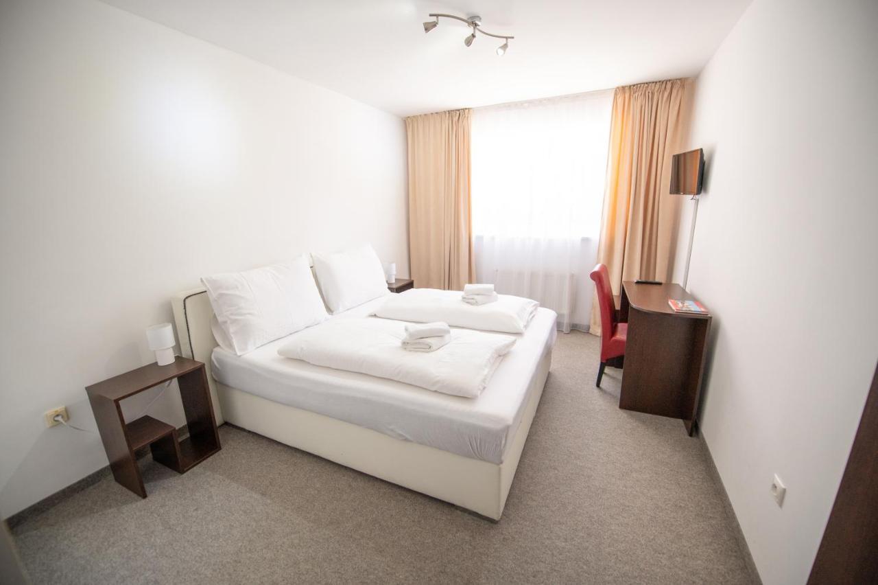Dependance Patriot Trnava Hotell Exteriör bild