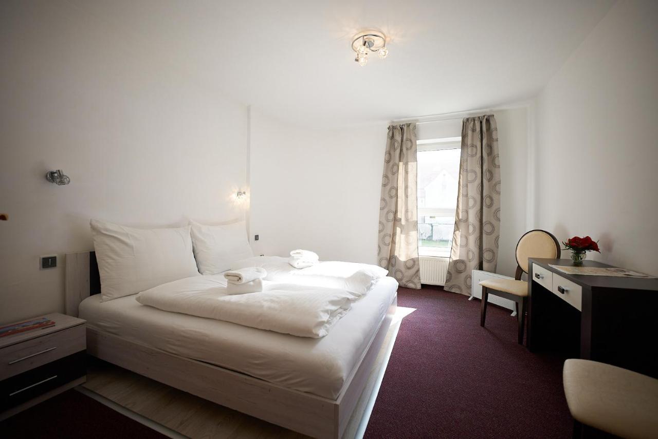 Dependance Patriot Trnava Hotell Exteriör bild