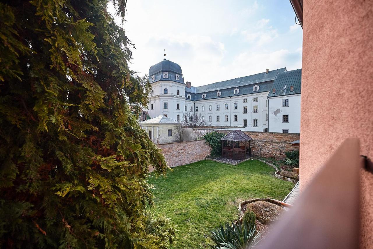 Dependance Patriot Trnava Hotell Exteriör bild