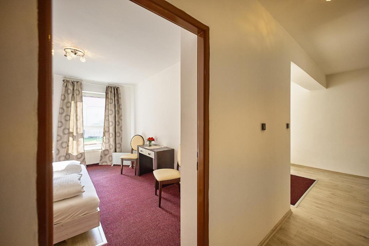 Dependance Patriot Trnava Hotell Exteriör bild
