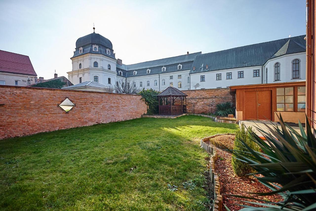 Dependance Patriot Trnava Hotell Exteriör bild
