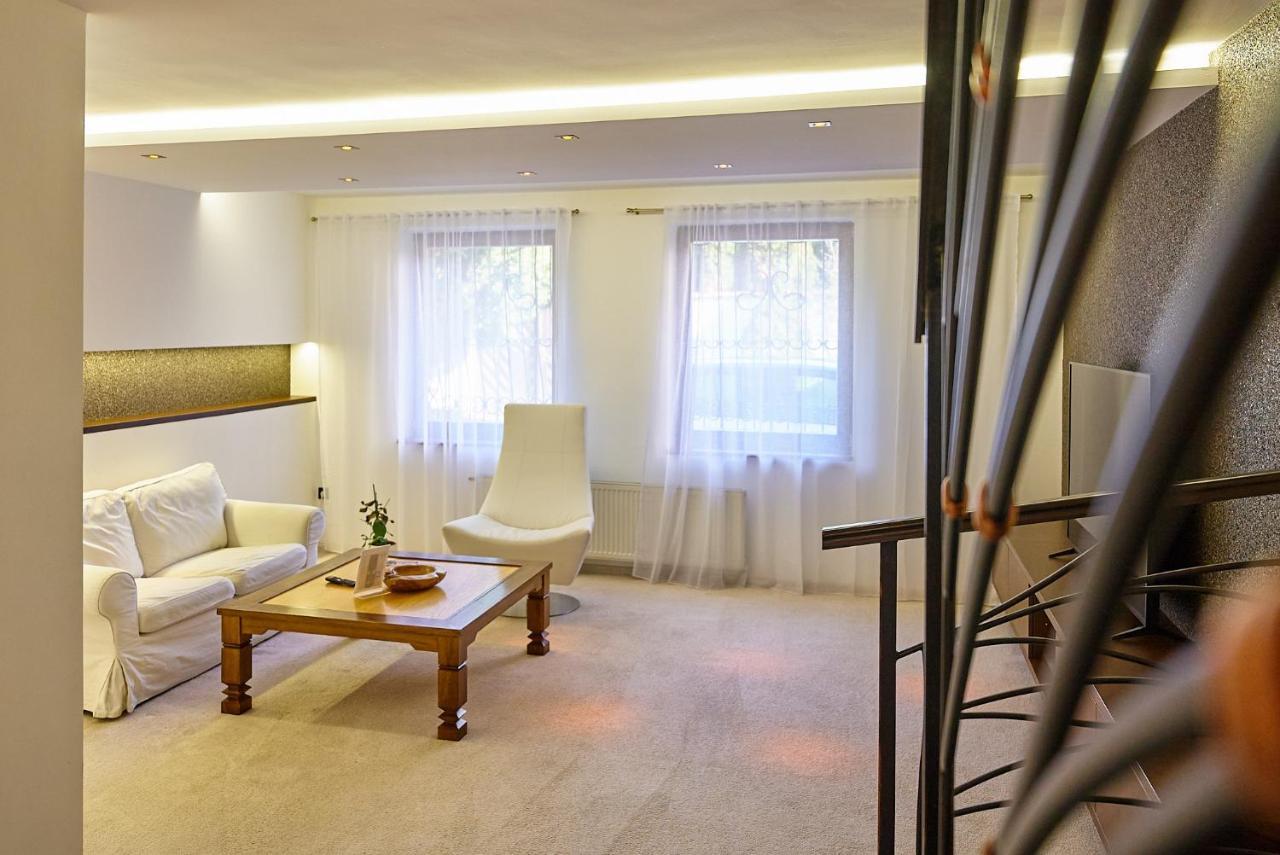 Dependance Patriot Trnava Hotell Exteriör bild