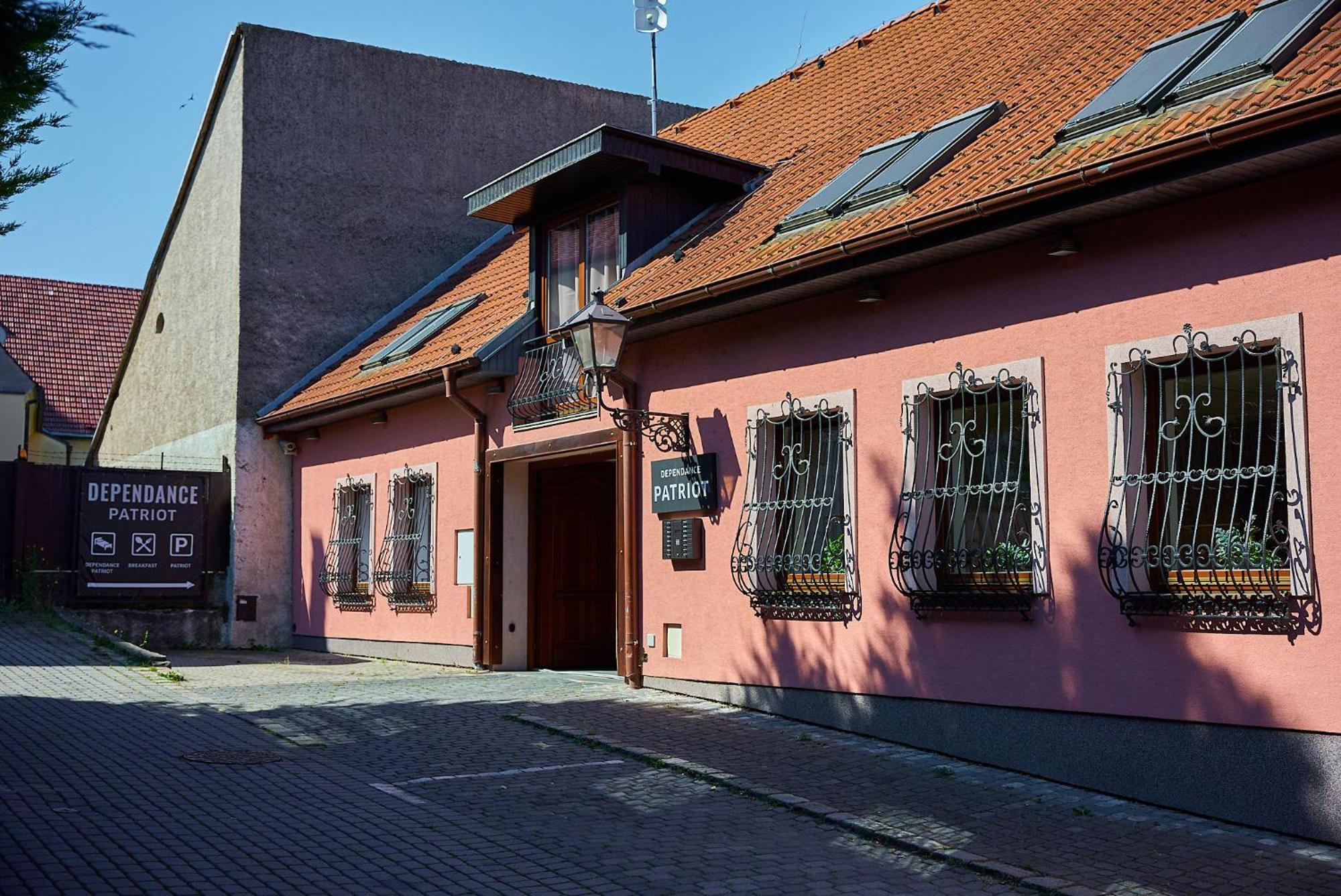 Dependance Patriot Trnava Hotell Exteriör bild