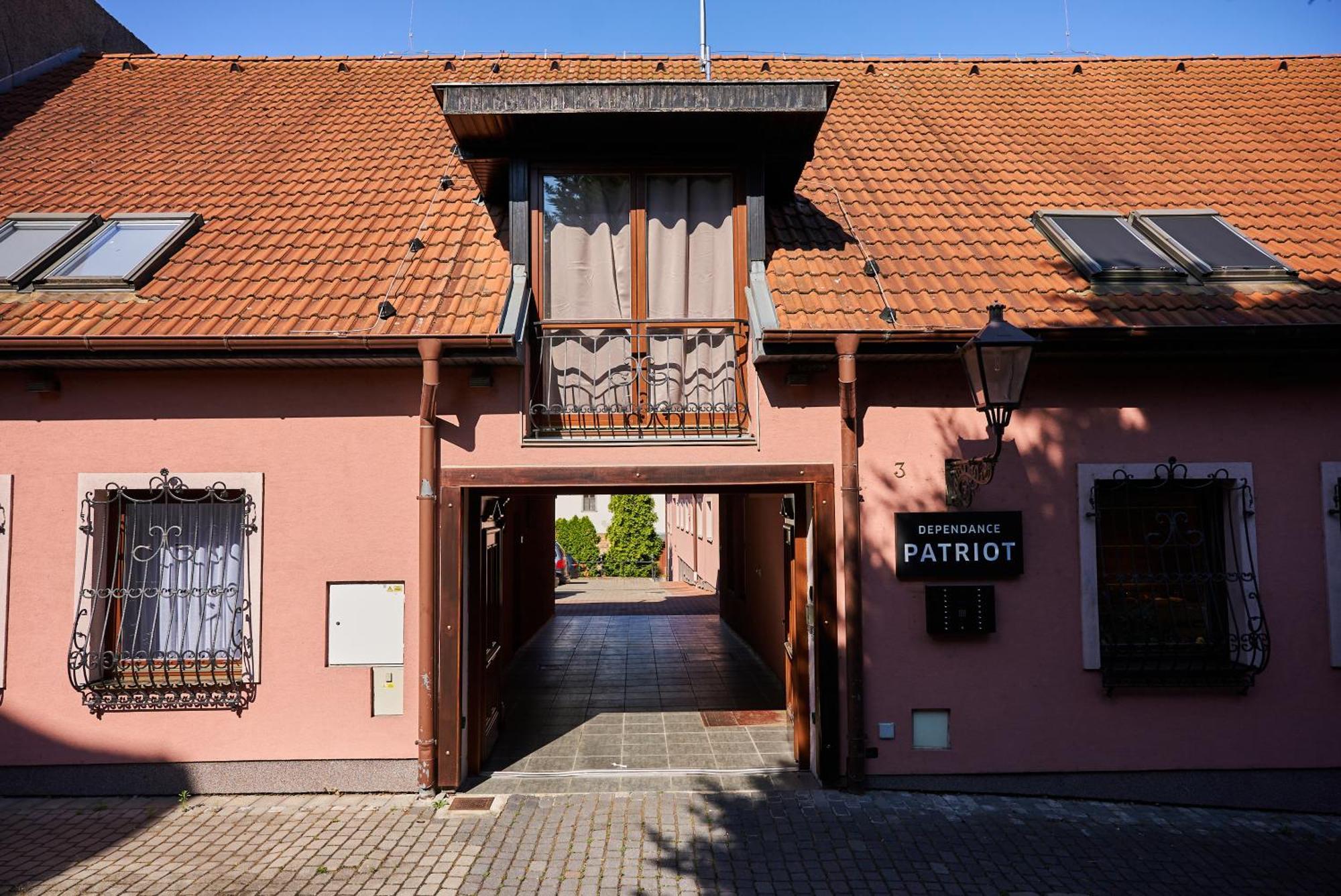 Dependance Patriot Trnava Hotell Exteriör bild