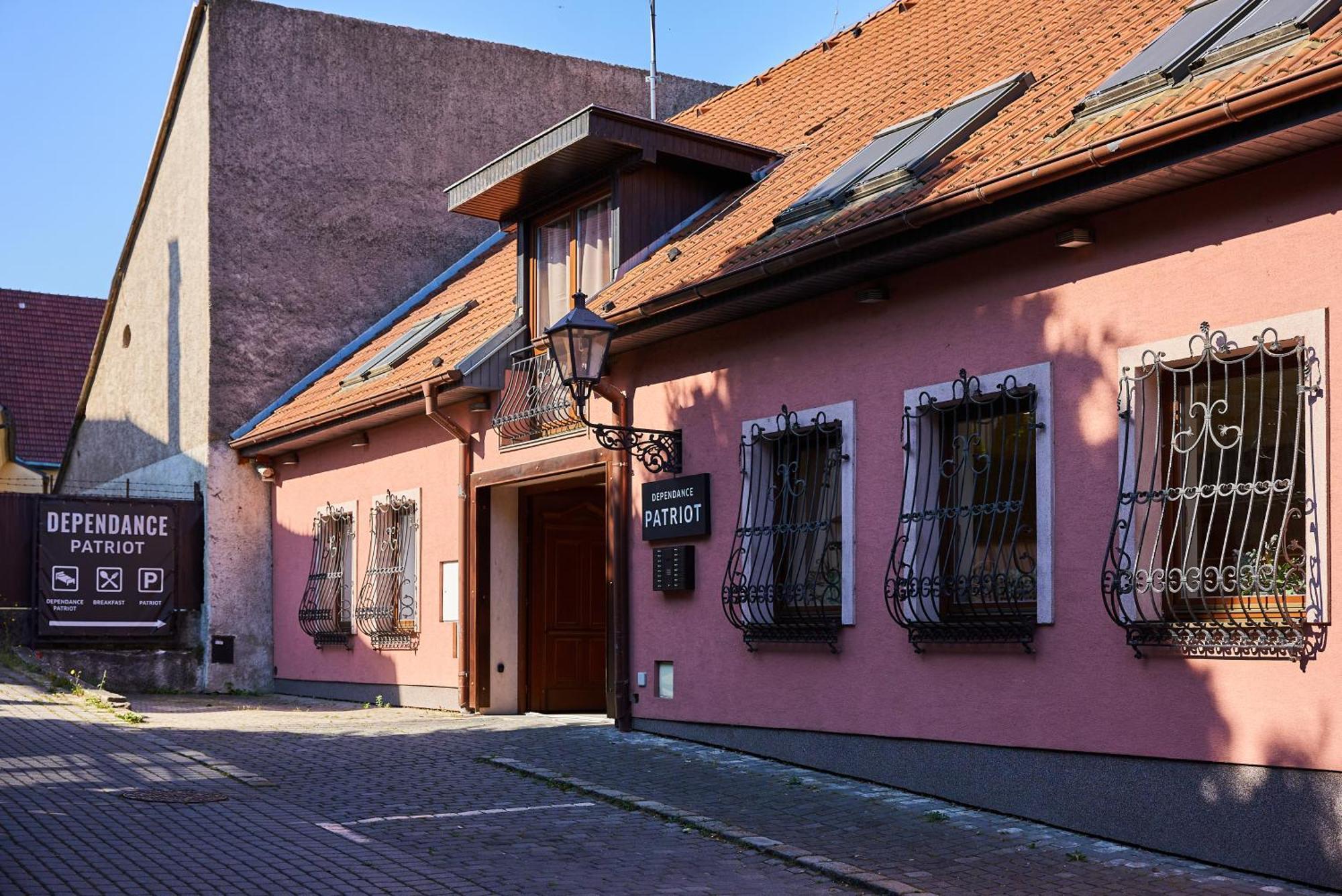 Dependance Patriot Trnava Hotell Exteriör bild