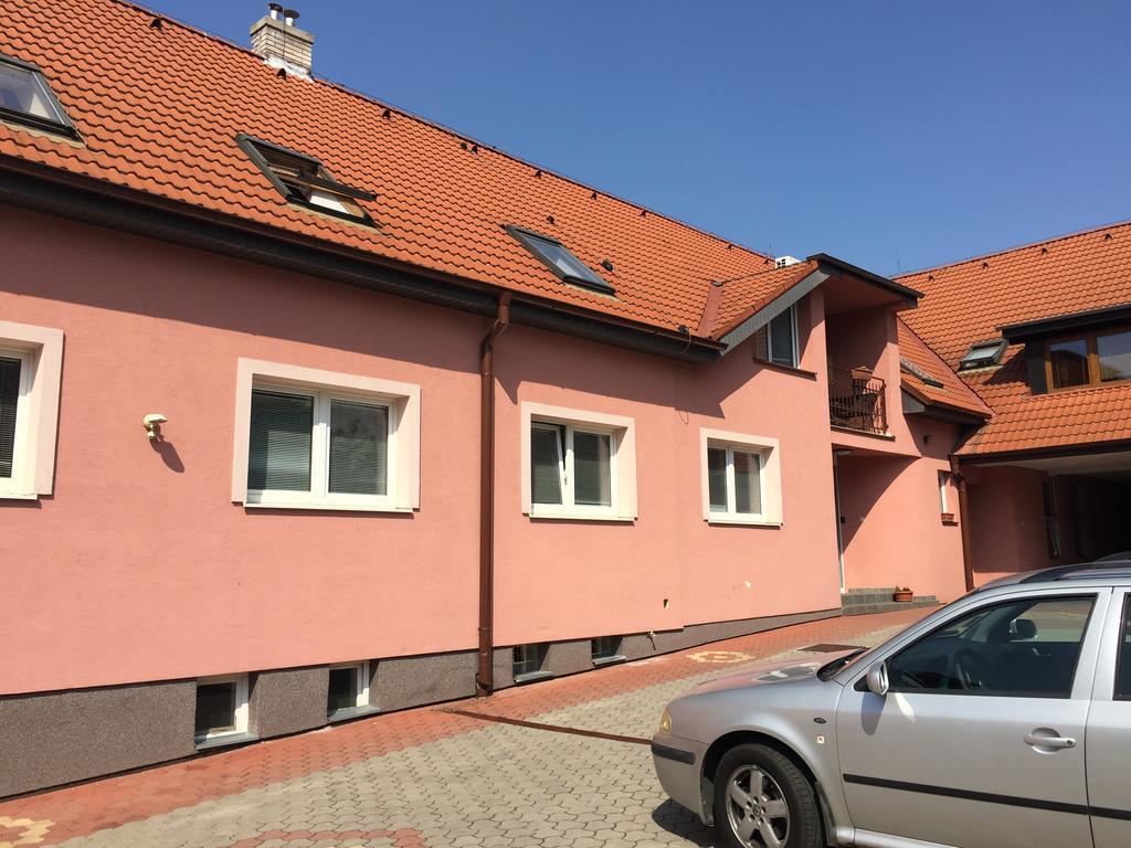 Dependance Patriot Trnava Hotell Exteriör bild